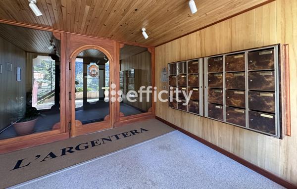 Appartement
         1 pièce
        - 28 m² 220 000 € *