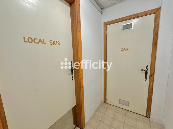 Appartement
         1 pièce
        - 28 m² 220 000 € *