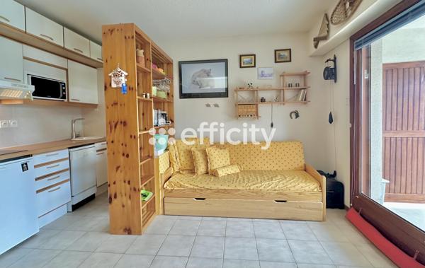 Appartement
         1 pièce
        - 28 m² 220 000 € *