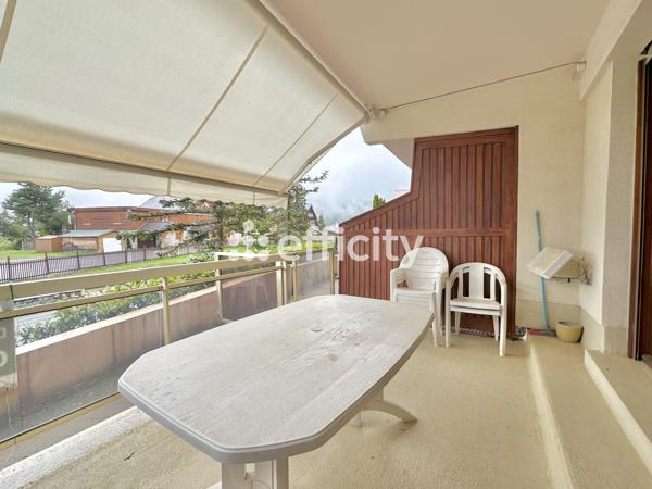 Appartement
         1 pièce
        - 28 m² 220 000 € *