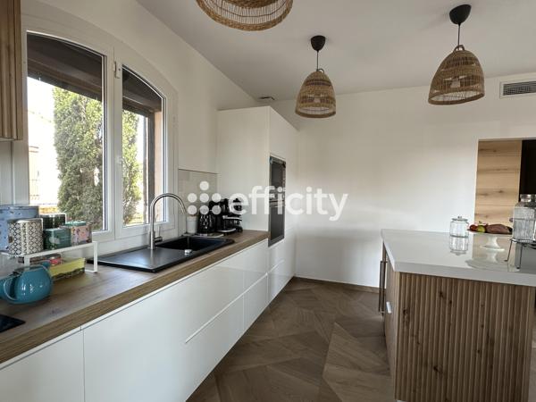 Maison
         7 pièces
        - 220 m² Exclusivité 750 000 € *