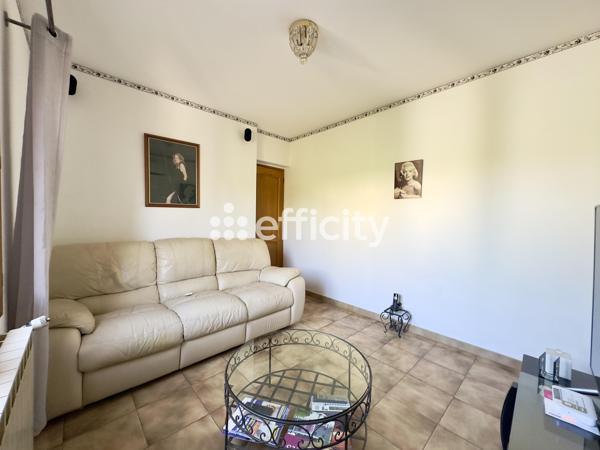 Maison
         7 pièces
        - 220 m² Exclusivité 750 000 € *
