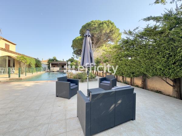 Maison
         7 pièces
        - 220 m² Exclusivité 750 000 € *