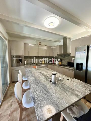 Maison
         7 pièces
        - 220 m² Exclusivité 750 000 € *