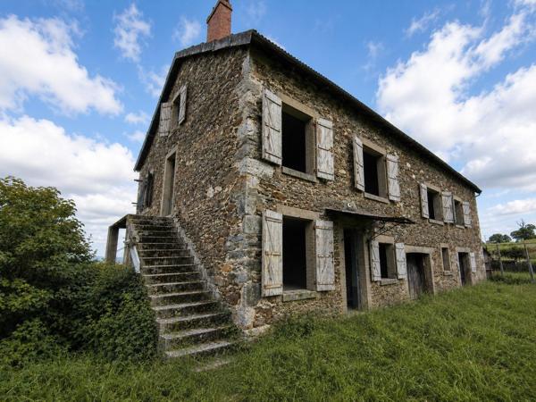 Corps de ferme en pierre – 4,28 Ha – Rieupeyroux