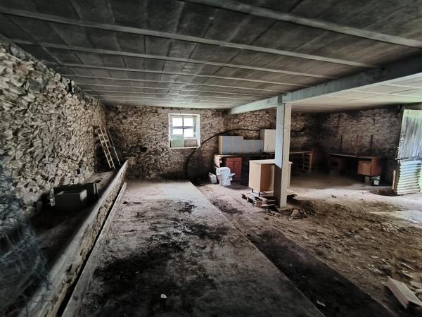 Corps de ferme en pierre – 4,28 Ha – Rieupeyroux