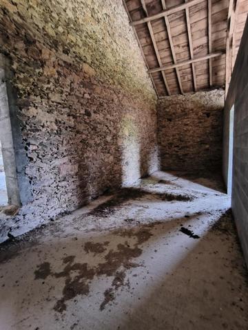 Corps de ferme en pierre – 4,28 Ha – Rieupeyroux