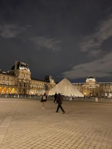 Paris (75001) IDEALEMENT SITUE PROCHE DU MUSEE DU LOUVRE
