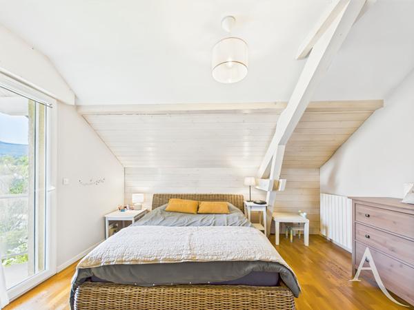 RUMILLY - Maison Familiale 4 chambres - Sous sol - Calme - Vue montagne - Piscine