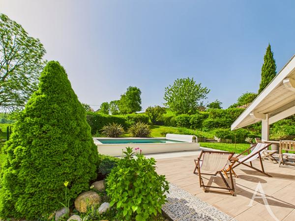 RUMILLY - Maison Familiale 4 chambres - Sous sol - Calme - Vue montagne - Piscine