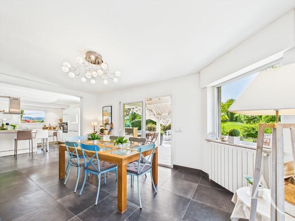 RUMILLY - Maison Familiale 4 chambres - Sous sol - Calme - Vue montagne - Piscine