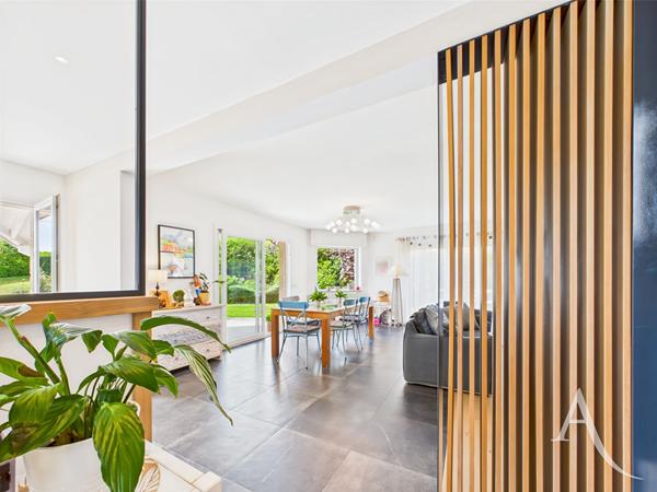 RUMILLY - Maison Familiale 4 chambres - Sous sol - Calme - Vue montagne - Piscine