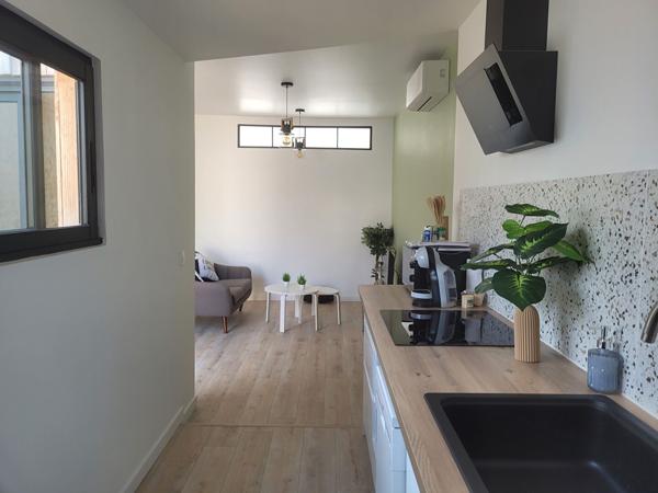 ROCHEFORT proche centre maison rénovation de qualité de type 2 avec extérieur intimiste