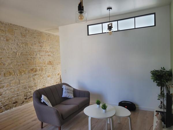 ROCHEFORT proche centre maison rénovation de qualité de type 2 avec extérieur intimiste
