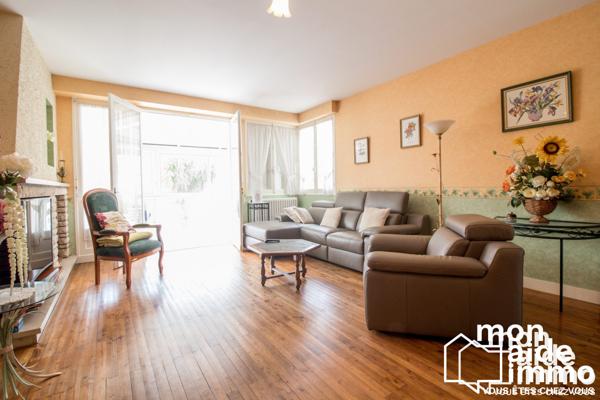 Maison, plusieurs logements, vastes dépendances et piscine