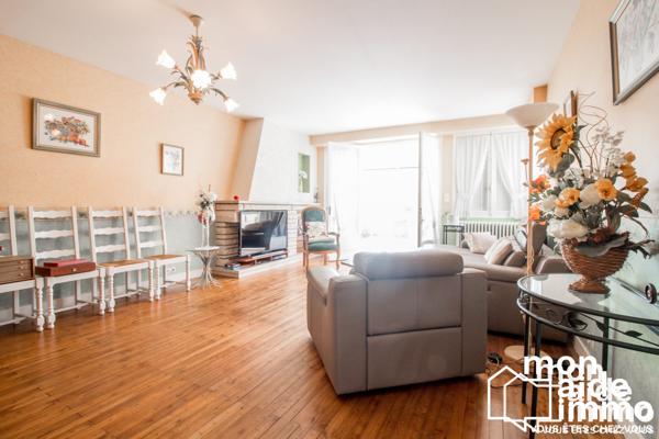 Maison, plusieurs logements, vastes dépendances et piscine