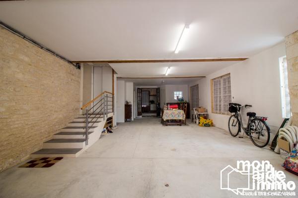 Maison, plusieurs logements, vastes dépendances et piscine