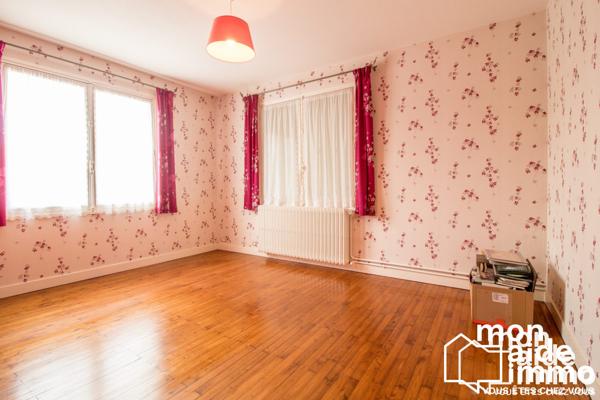 Maison, plusieurs logements, vastes dépendances et piscine