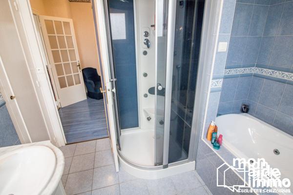 Maison, plusieurs logements, vastes dépendances et piscine