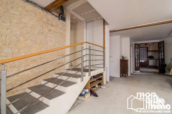 Maison, plusieurs logements, vastes dépendances et piscine