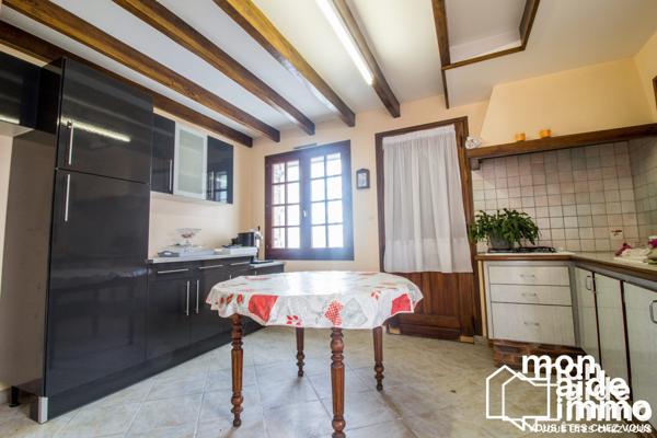 Maison, plusieurs logements, vastes dépendances et piscine