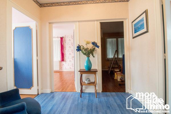 Maison, plusieurs logements, vastes dépendances et piscine