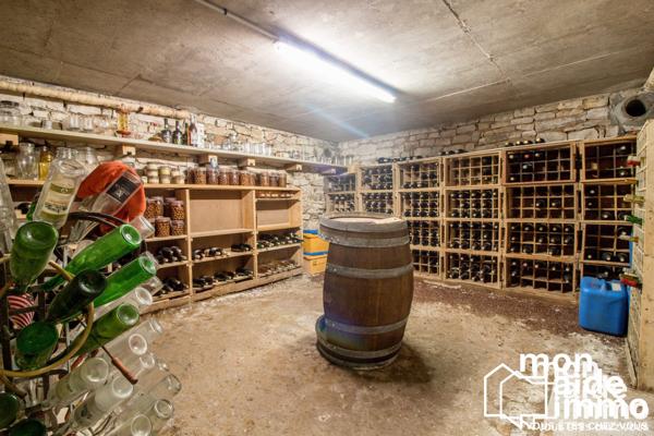 Maison, plusieurs logements, vastes dépendances et piscine