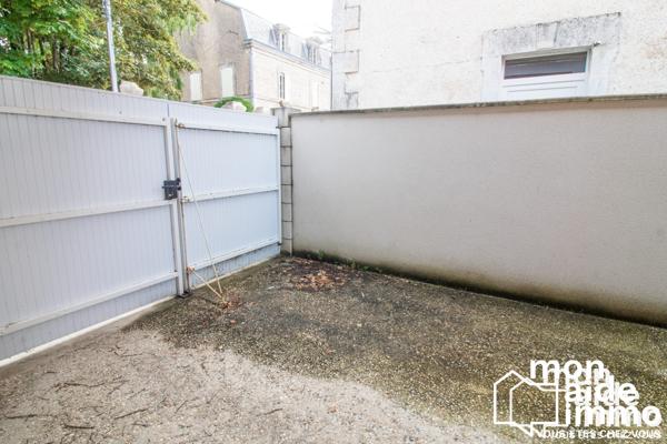 Maison, plusieurs logements, vastes dépendances et piscine