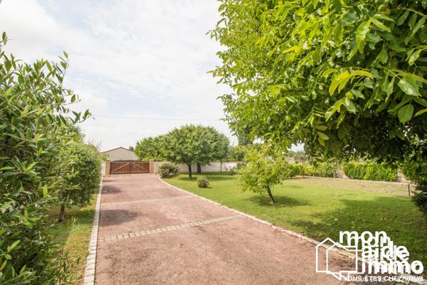 Maison, plusieurs logements, vastes dépendances et piscine