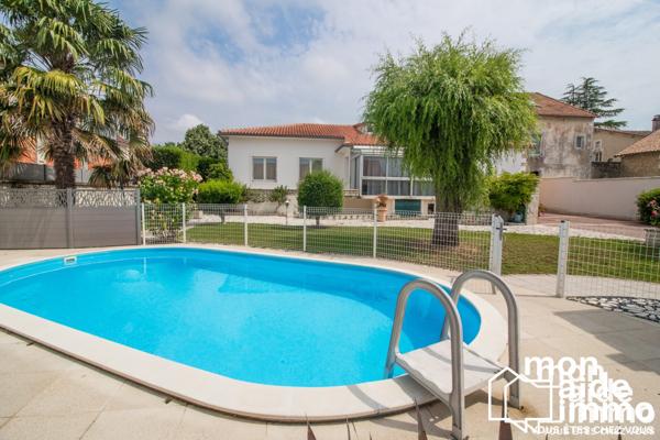 Maison, plusieurs logements, vastes dépendances et piscine