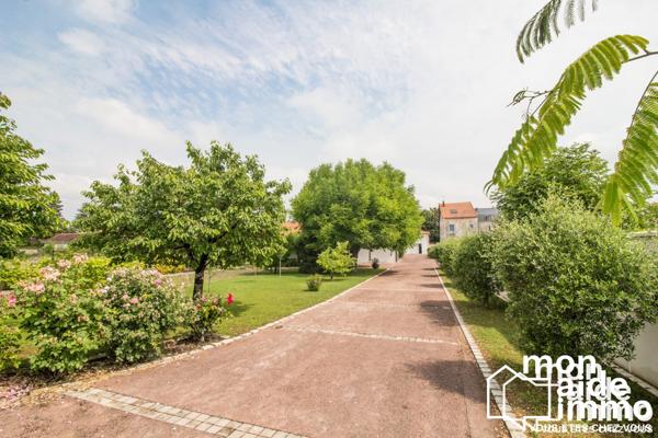 Maison, plusieurs logements, vastes dépendances et piscine