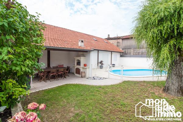 Maison, plusieurs logements, vastes dépendances et piscine