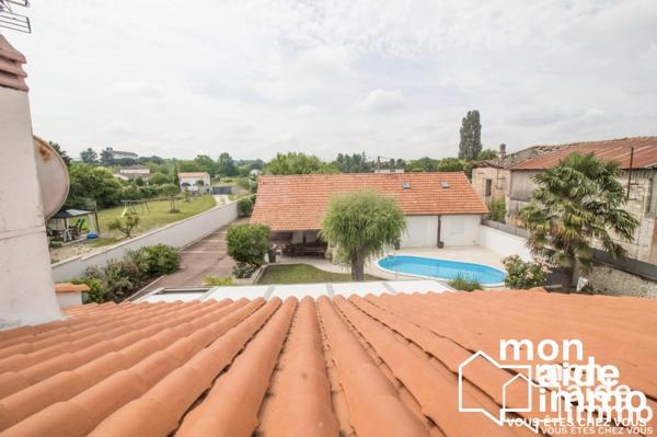 Maison, plusieurs logements, vastes dépendances et piscine