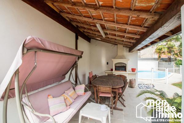 Maison, plusieurs logements, vastes dépendances et piscine