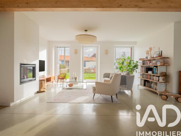 Maison à vendre 6 pièces 160 m² Saint-Léger-les-Vignes