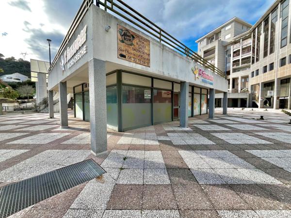Local commercial / Bureaux – 145 m² – Bastia, Forum du Fango
