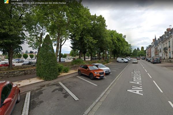 Surface Commercial Magasin Centre Ville 800m2+ 150 m2 St Junien Saint junien