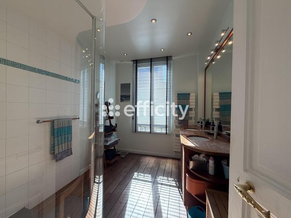 Maison
         5 pièces
        - 125 m² Bien prestige 995 000 € *