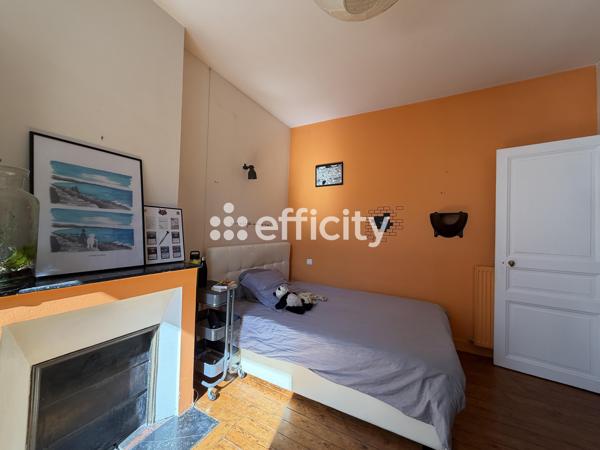 Maison
         5 pièces
        - 125 m² Bien prestige 995 000 € *