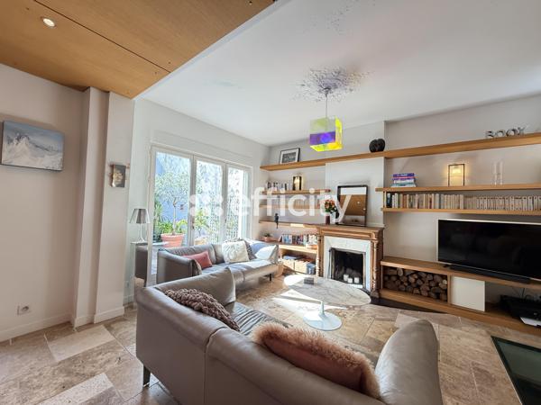 Maison
         5 pièces
        - 125 m² Bien prestige 995 000 € *