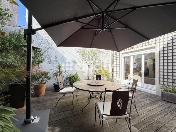 Maison
         5 pièces
        - 125 m² Bien prestige 995 000 € *