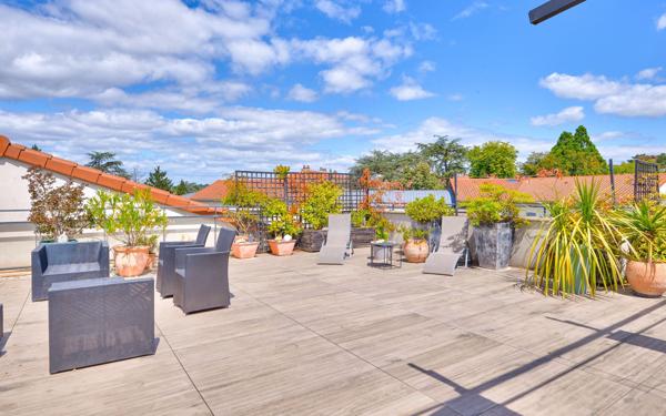 Appartement à vendre    6 pièces • 122 m2 Tassin-la-Demi-Lune