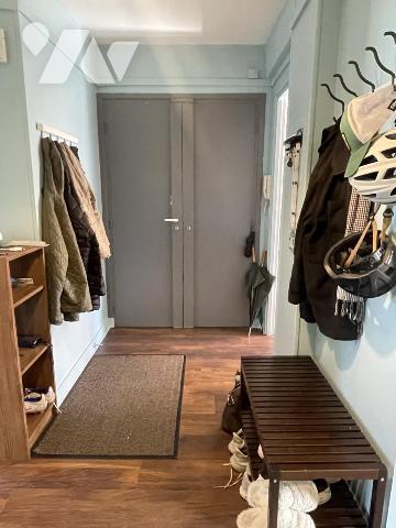 Un appartement lumineux composé d'une belle pièce de vie, une cuisine séparée et deux chambres