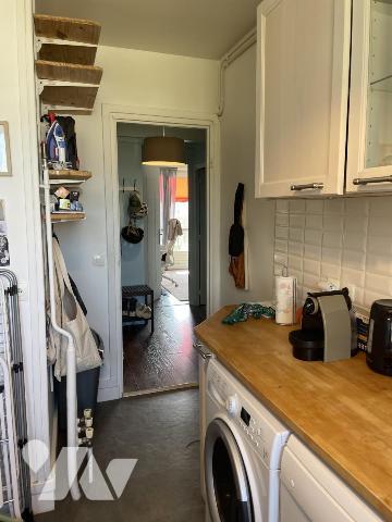 Un appartement lumineux composé d'une belle pièce de vie, une cuisine séparée et deux chambres