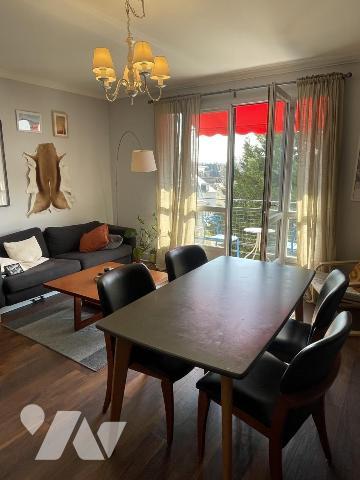 Un appartement lumineux composé d'une belle pièce de vie, une cuisine séparée et deux chambres