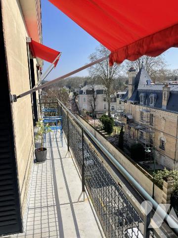 Un appartement lumineux composé d'une belle pièce de vie, une cuisine séparée et deux chambres
