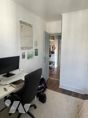 Un appartement lumineux composé d'une belle pièce de vie, une cuisine séparée et deux chambres