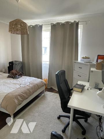 Un appartement lumineux composé d'une belle pièce de vie, une cuisine séparée et deux chambres