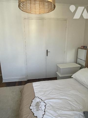 Un appartement lumineux composé d'une belle pièce de vie, une cuisine séparée et deux chambres