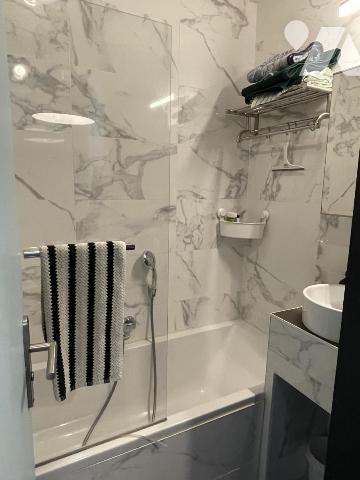 Un appartement lumineux composé d'une belle pièce de vie, une cuisine séparée et deux chambres